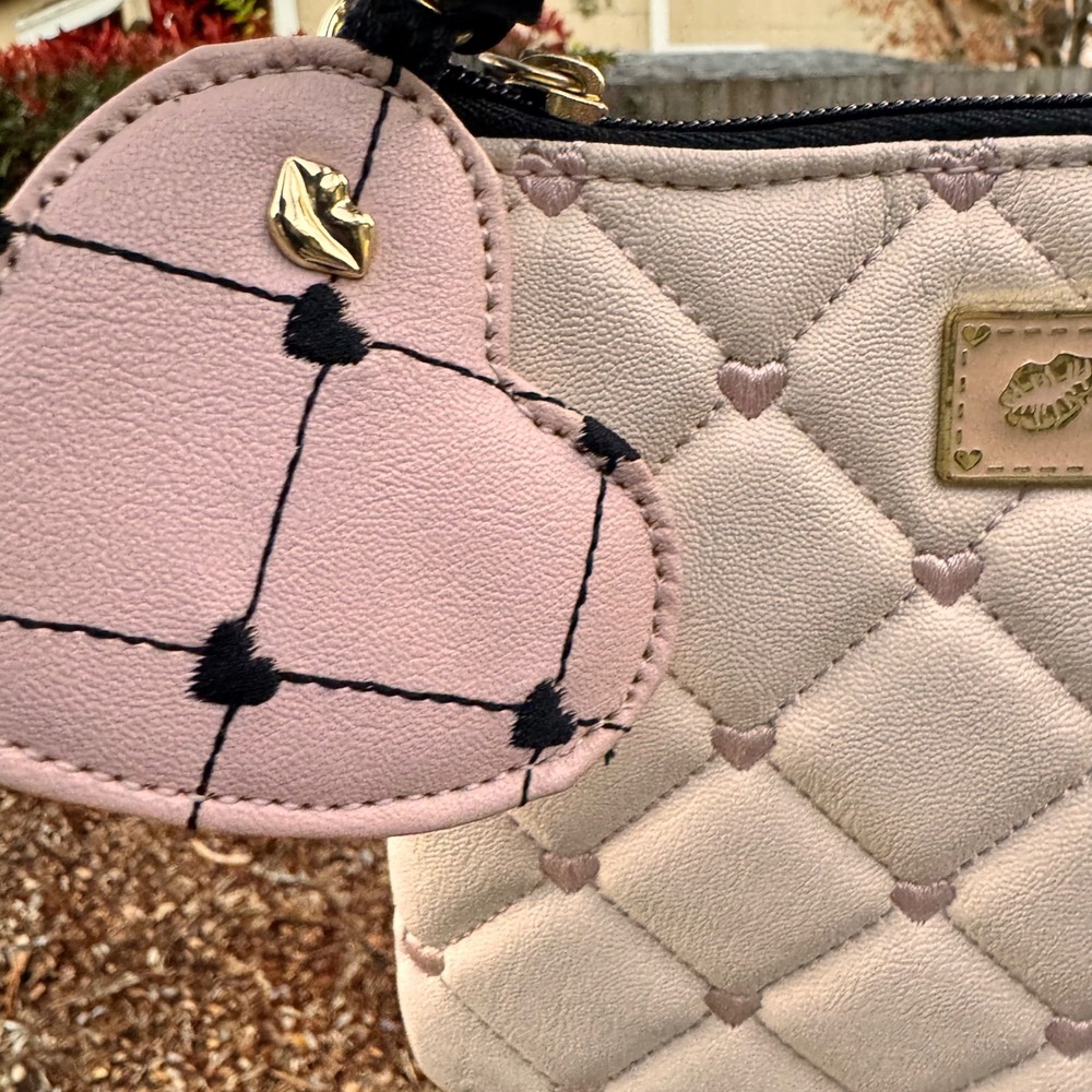 Betsey Johnson Quilted Heart Crossbody Bag‎ Pink Cream Gold Chain Charm - Picture 3 of 11
